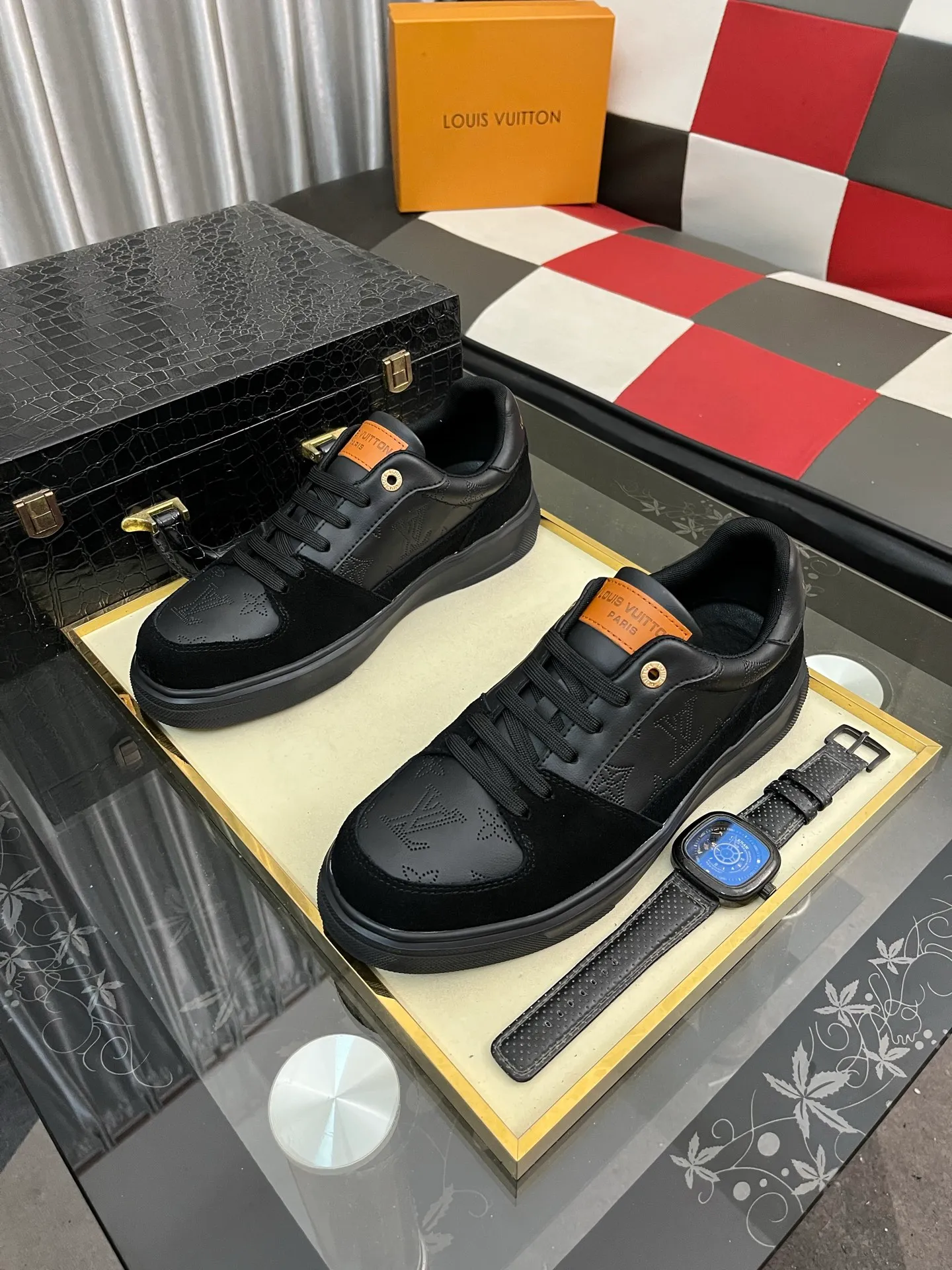 Men's Men's Shoes 💰420⌚️⌚️LV Louis Vuitton. The latest trendy casual shoes are popular in physical stores in sizes 38-44. New spring and summer comfortable imported custom original cowhide, unique jacquard fabric element design. Paired with sheepskin lining, Lv original bottom, [taiyang][taiyang] high-end packaging and high quality💪Details determine the quality, you can enter and leave the counter at will, welcome to compare🇮🇹